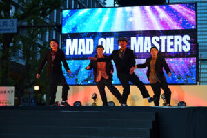 AmBitious『大阪・光の饗宴2025』開宴式で点灯！“ミャクミャクグッズ”だらけなメンバー？2