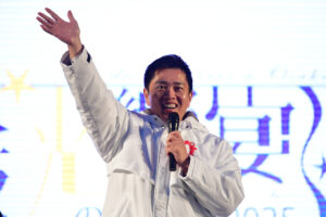 AmBitious『大阪・光の饗宴2025』開宴式で点灯！“ミャクミャクグッズ”だらけなメンバー？4