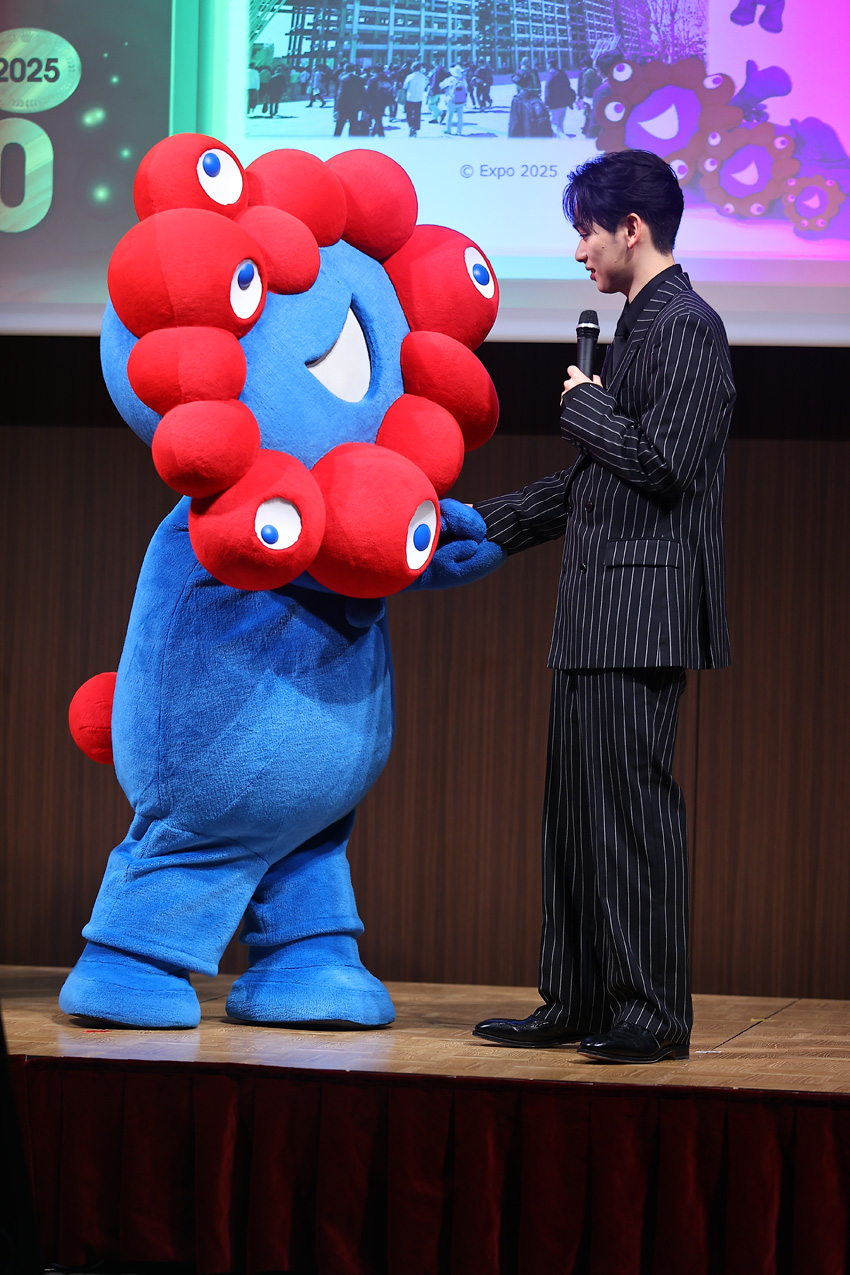 ミャクミャク日経トレンディ『2025年ヒット商品ベスト30』で堂々1位!都内に会場に来場7