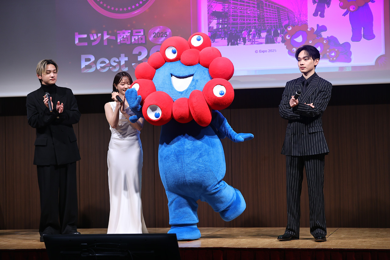 ミャクミャク日経トレンディ『2025年ヒット商品ベスト30』で堂々1位!都内に会場に来場8