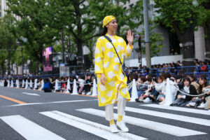 【写真130枚超】「御堂筋ランウェイ2025」大阪・関西万博パビリオンユニフォームずらり！ミャクミャクも登場54