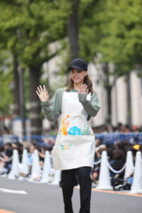 【写真130枚超】「御堂筋ランウェイ2025」大阪・関西万博パビリオンユニフォームずらり！ミャクミャクも登場61