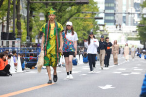 【写真130枚超】「御堂筋ランウェイ2025」大阪・関西万博パビリオンユニフォームずらり！ミャクミャクも登場72