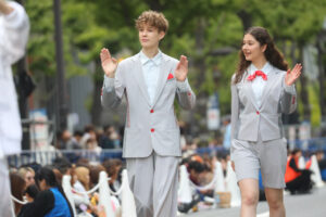 【写真130枚超】「御堂筋ランウェイ2025」大阪・関西万博パビリオンユニフォームずらり！ミャクミャクも登場76