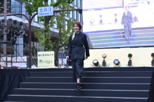 【写真130枚超】「御堂筋ランウェイ2025」大阪・関西万博パビリオンユニフォームずらり！ミャクミャクも登場79