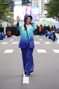 【写真130枚超】「御堂筋ランウェイ2025」大阪・関西万博パビリオンユニフォームずらり！ミャクミャクも登場126