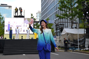 【写真130枚超】「御堂筋ランウェイ2025」大阪・関西万博パビリオンユニフォームずらり！ミャクミャクも登場132