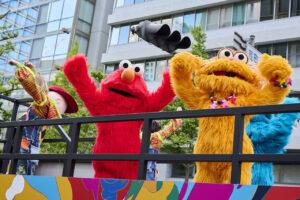 ユニバーサル・スタジオ・ジャパン「御堂筋ランウェイ2025」で感謝の特別パフォーマンス13