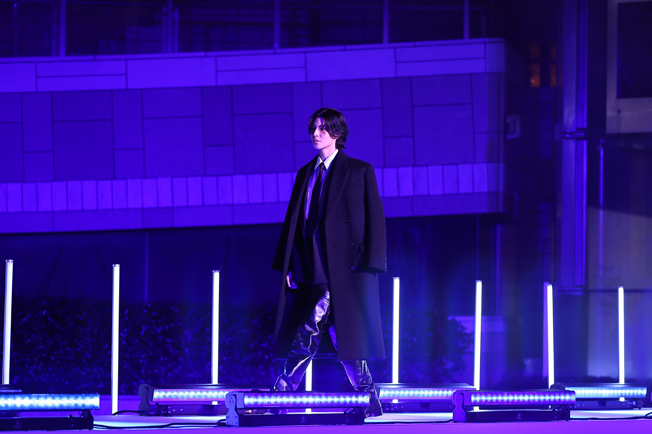 岩本照、渡辺翔太、ラウール六本木で“ランウェイ”!けやき坂イルミネーション初男性ゲスト点灯3