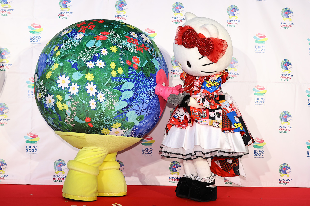 トゥンクトゥンクとキティちゃんが握手で盛り上げ!コラボ商品7点お披露目4