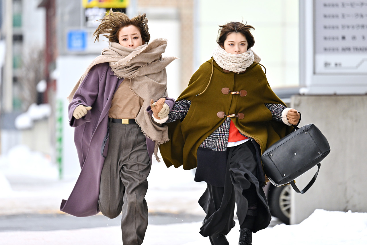 福山雅治主演「映画ラストマン」撮影初日は永瀬廉、今田美桜、松尾諭ら集結!宮沢りえと談笑4