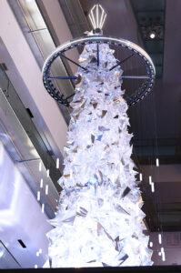 橋本環奈 表参道ヒルズのクリスマスツリー点灯！大阪・関西万博導入のアート装置に魅入り「すごく感動」5