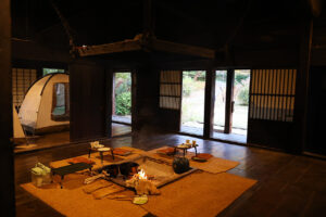 大阪・服部緑地公園内の日本民家集落博物館が初夜間公開で11月22日だけライトアップ！昼とは違う趣に8