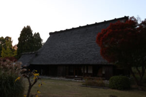 大阪・服部緑地公園内の日本民家集落博物館が初夜間公開で11月22日だけライトアップ！昼とは違う趣に10