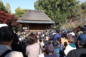 ミャクミャクともずやん服部緑地公園の日本民家集落博物館に現れ大盛況！大阪・関西万博万博の茅贈呈セレモニー11