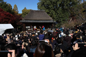 ミャクミャクともずやん服部緑地公園の日本民家集落博物館に現れ大盛況！大阪・関西万博万博の茅贈呈セレモニー18