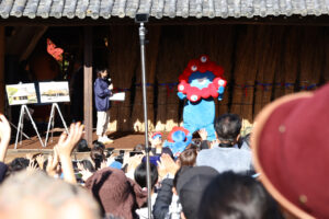 ミャクミャクともずやん服部緑地公園の日本民家集落博物館に現れ大盛況！大阪・関西万博万博の茅贈呈セレモニー21