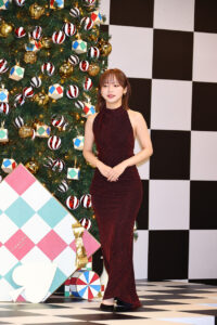 齊藤京子 背中バックリ大胆ドレスで表参道ヒルズ「JO MALONE LONDON」期間限定POPUPに来場1