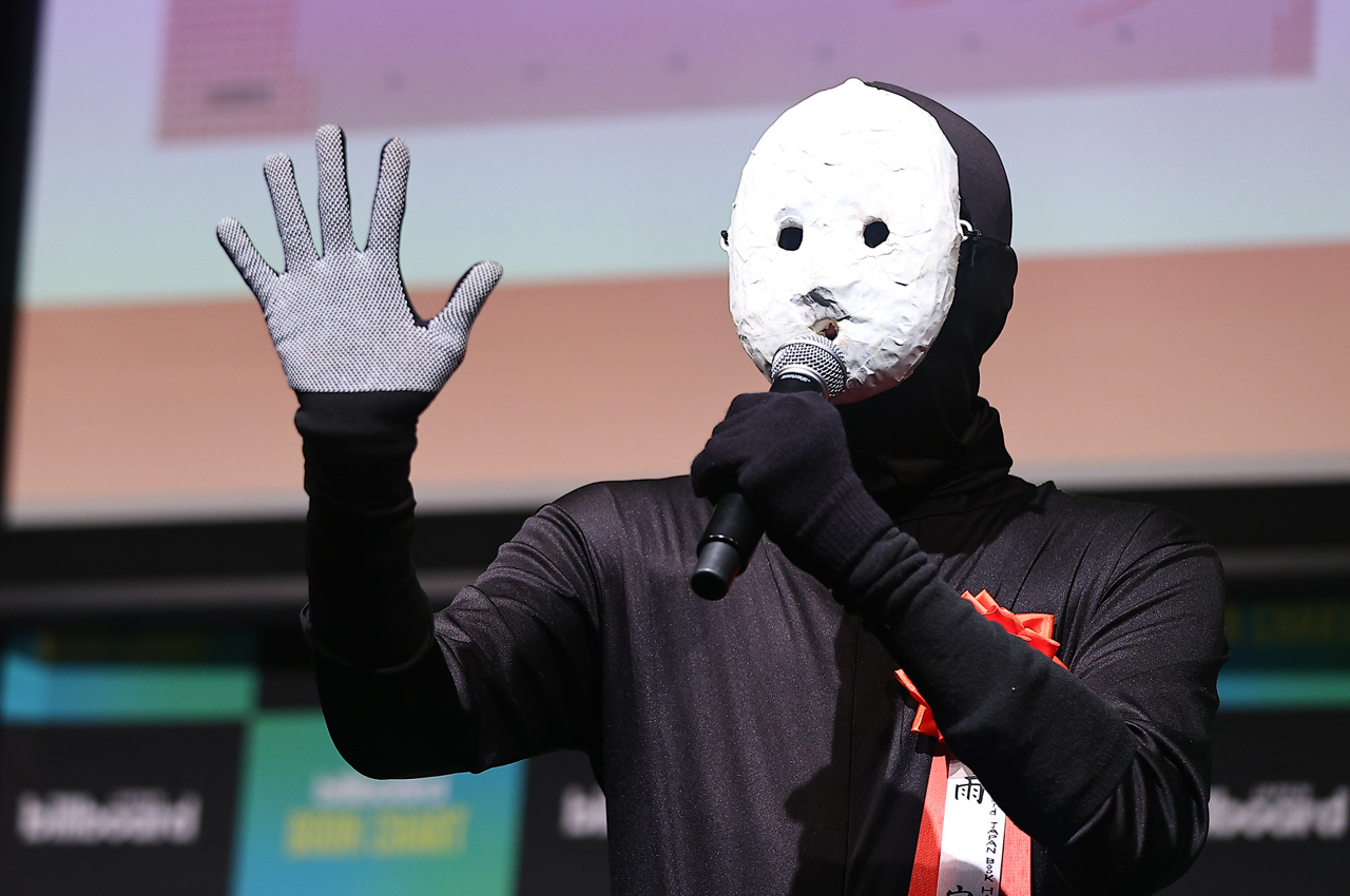 雨穴氏キレッキレダンスに15分以上滔々スピーチ!『Billboard JAPAN Book Charts』授賞式1