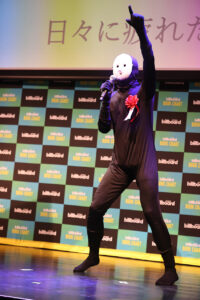 雨穴氏キレッキレダンスに15分以上滔々スピーチ!『Billboard JAPAN Book Charts』授賞式15