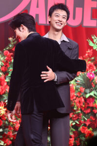 竹内涼真 町田啓太と信頼のハグ！『10DANCE』撮影前にした絶望や楽しかった部分とは？4