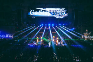 「UVERworld VS シリーズ　UVERworld vs SEKAI NO OWARI」日本武道館で1万2000人熱狂8