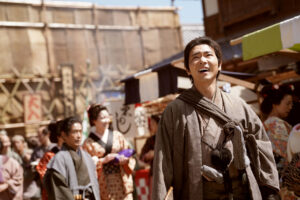 長尾謙杜 白装束で華麗に大刀振り上げ瞬間＆北村一輝と必死形相！『木挽町のあだ討ち』場面写2