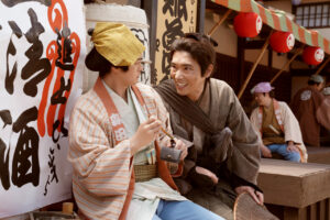 長尾謙杜 白装束で華麗に大刀振り上げ瞬間＆北村一輝と必死形相！『木挽町のあだ討ち』場面写7