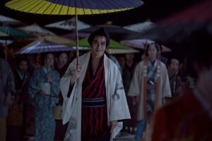 長尾謙杜 白装束で華麗に大刀振り上げ瞬間＆北村一輝と必死形相！『木挽町のあだ討ち』場面写8