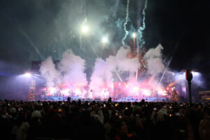 USJ 2026年突入瞬間4000発花火で真昼のような明るさ！クロミ＆マイメロディ艶やか和装パフォーマンス14