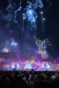 USJ 2026年突入瞬間4000発花火で真昼のような明るさ！クロミ＆マイメロディ艶やか和装パフォーマンス15