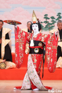 中村壱太郎 数々の衣装替えと舞い踊り続ける『京鹿子娘道成寺』 『壽 初春歌舞伎特別公演』夜の部華やか彩る2