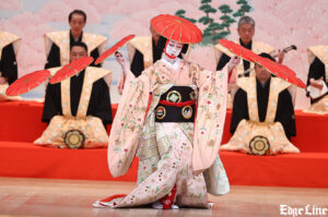 中村壱太郎 数々の衣装替えと舞い踊り続ける『京鹿子娘道成寺』 『壽 初春歌舞伎特別公演』夜の部華やか彩る5
