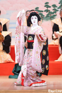 中村壱太郎 数々の衣装替えと舞い踊り続ける『京鹿子娘道成寺』 『壽 初春歌舞伎特別公演』夜の部華やか彩る9