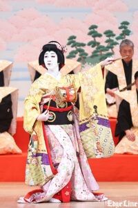 中村壱太郎 数々の衣装替えと舞い踊り続ける『京鹿子娘道成寺』 『壽 初春歌舞伎特別公演』夜の部華やか彩る10