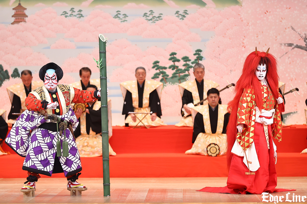 中村壱太郎 数々の衣装替えと舞い踊り続ける『京鹿子娘道成寺』 『壽 初春歌舞伎特別公演』夜の部華やか彩る14