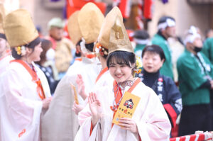 翼和希、オール阪神・巨人、円井わん、福娘ら大阪・ミナミで『宝恵駕行列』 新春賑やかに彩る11