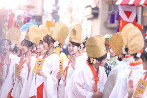 翼和希、オール阪神・巨人、円井わん、福娘ら大阪・ミナミで『宝恵駕行列』 新春賑やかに彩る12