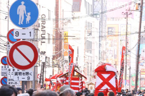 翼和希、オール阪神・巨人、円井わん、福娘ら大阪・ミナミで『宝恵駕行列』 新春賑やかに彩る28