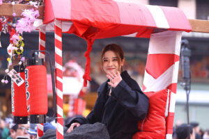 翼和希、オール阪神・巨人、円井わん、福娘ら大阪・ミナミで『宝恵駕行列』 新春賑やかに彩る30