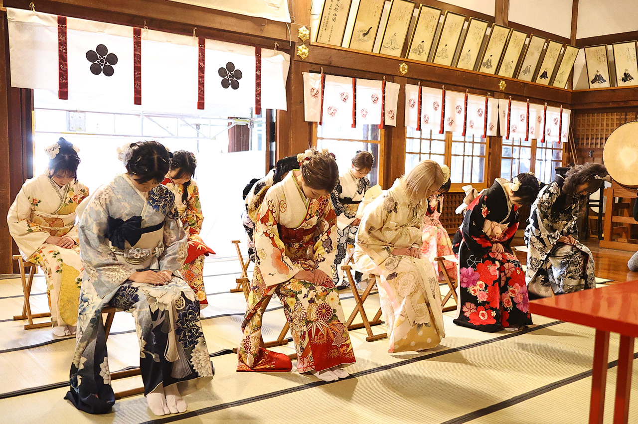 NMB48・池田典愛、板垣心和、坂下真心、坂田心咲ら10人大阪天満宮で成人式1