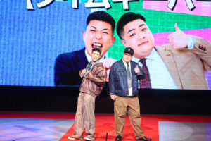 ダブルヒガシ、タイムキーパー、ナイチンゲールダンス、ヨネダ2000「上方漫才協会大賞」で“ファッションショー”3