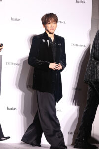 IMP.「HARIAS薬用クッションファンデーション」CMキャラ続投！佐藤新にメンバー総ツッコミ10