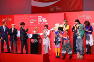 XG宇宙人とサッカーW杯観戦！？HARVEYのアピールにMAYA「『XG』っぽい回答（笑）」3