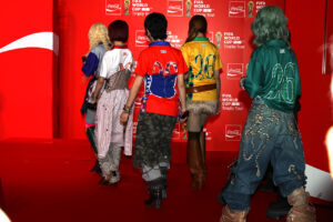 XG宇宙人とサッカーW杯観戦！？HARVEYのアピールにMAYA「『XG』っぽい回答（笑）」5