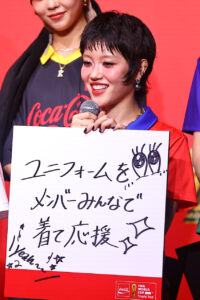 XG宇宙人とサッカーW杯観戦！？HARVEYのアピールにMAYA「『XG』っぽい回答（笑）」10