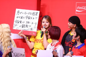 XG宇宙人とサッカーW杯観戦！？HARVEYのアピールにMAYA「『XG』っぽい回答（笑）」12