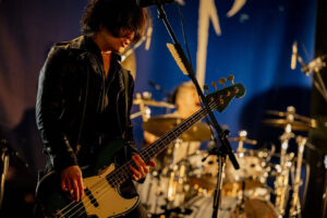 ［Alexandros］歌舞伎町約4000人前にサプライズ生演奏！ 「機動戦士ガンダム 閃光のハサウェイ」イベ4