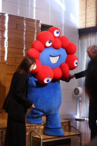 ミャクミャク日本PR大賞「2025年度 パーソン・オブ・ザ・イヤー」受賞!表彰式やりとり全文12