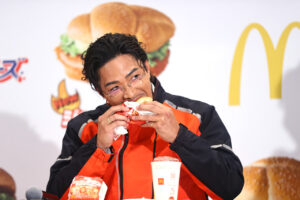 数原龍友、片寄涼太、みちょぱドレスアップしてN・Y・B人文字!“かっずデリバリー”も13